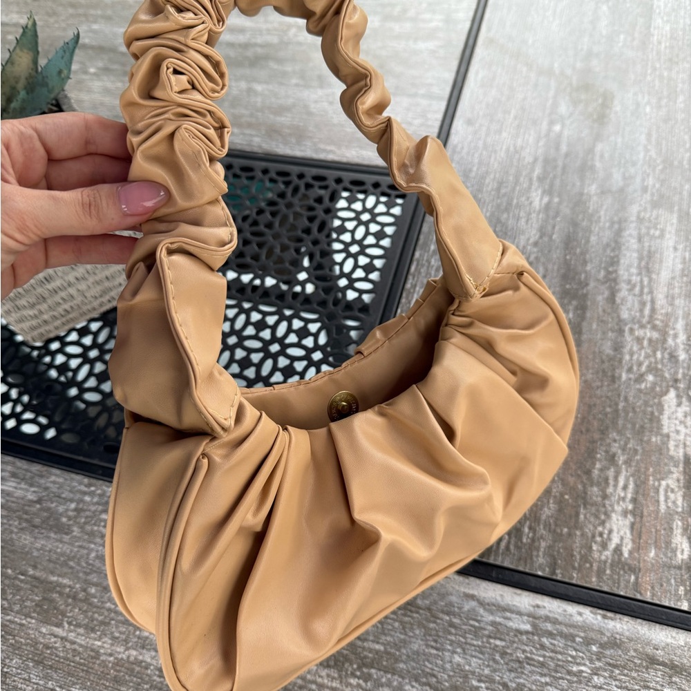 Tan Ruched Bag🤍 - Picture 5 of 5